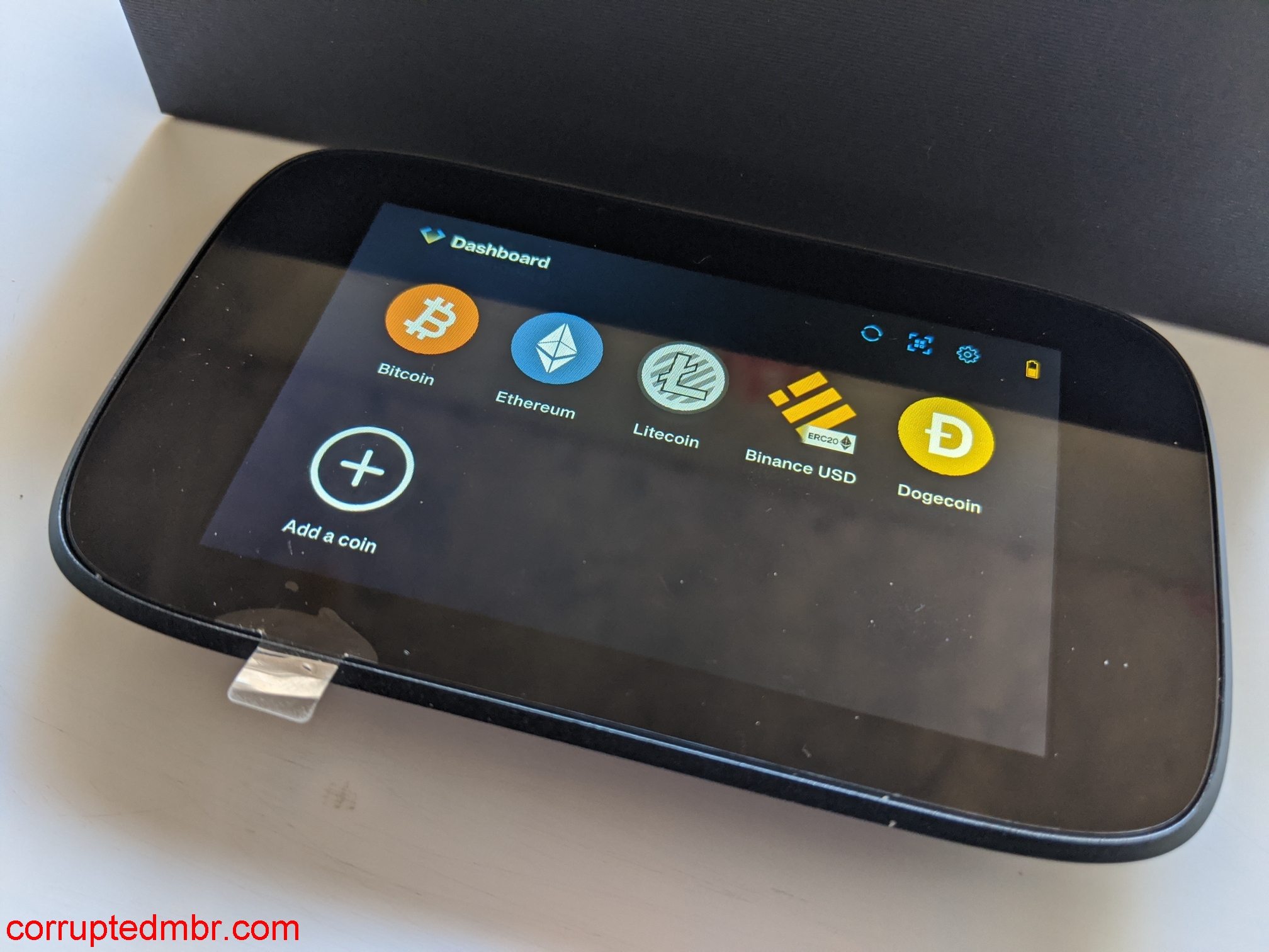/posts/ngrave-zero-review/images/NGraveZero_CoinsTokensSupport.jpg