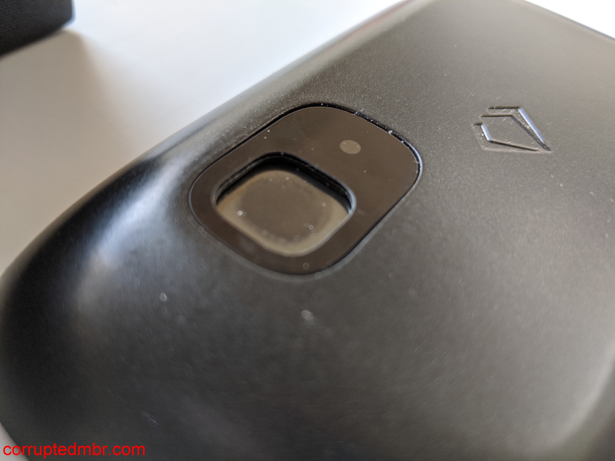 /posts/ngrave-zero-review/images/NGraveZero_FingerprintSensor.jpg