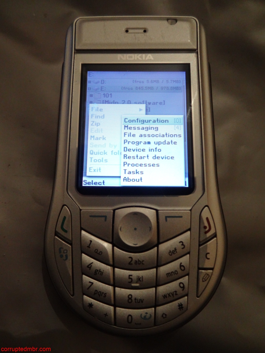 /posts/smartphones-are-getting-dumber-every-year/images/Nokia6630.jpg